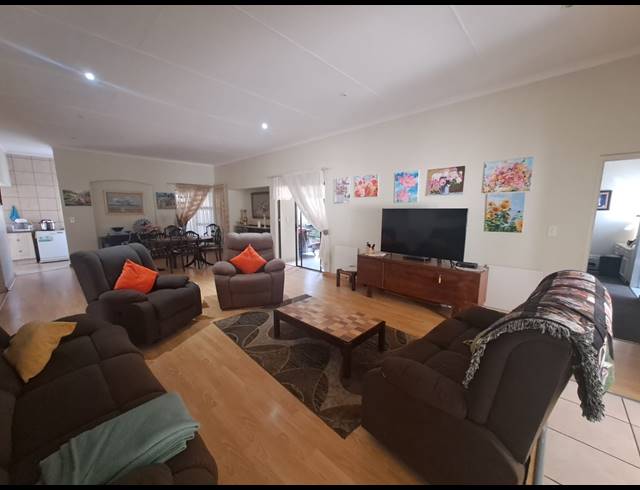 3 BEDROOM TOWNHOUSE TO LET IN ARCON PARK
